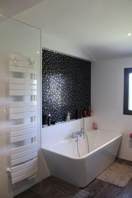 Villa Grand Standing Avec Piscine Proche Nantes La Chapelle-Heulin ภายนอก รูปภาพ